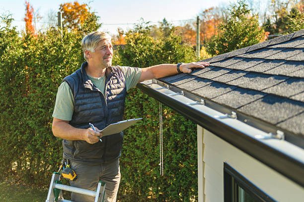 Professional Roofing technician working in Mecca, CA